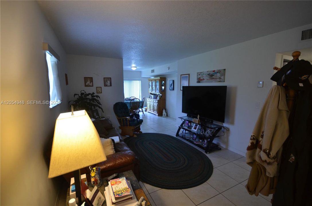 For Sale: $280,000 (3 beds, 2 baths, 1099 Square Feet)