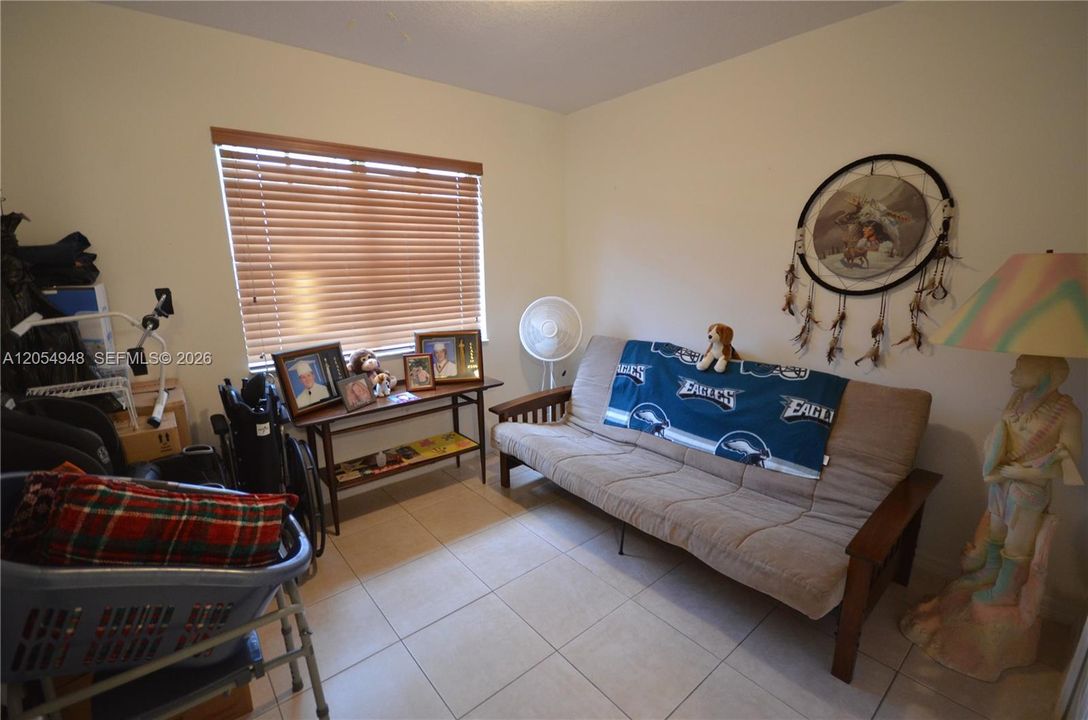 For Sale: $280,000 (3 beds, 2 baths, 1099 Square Feet)