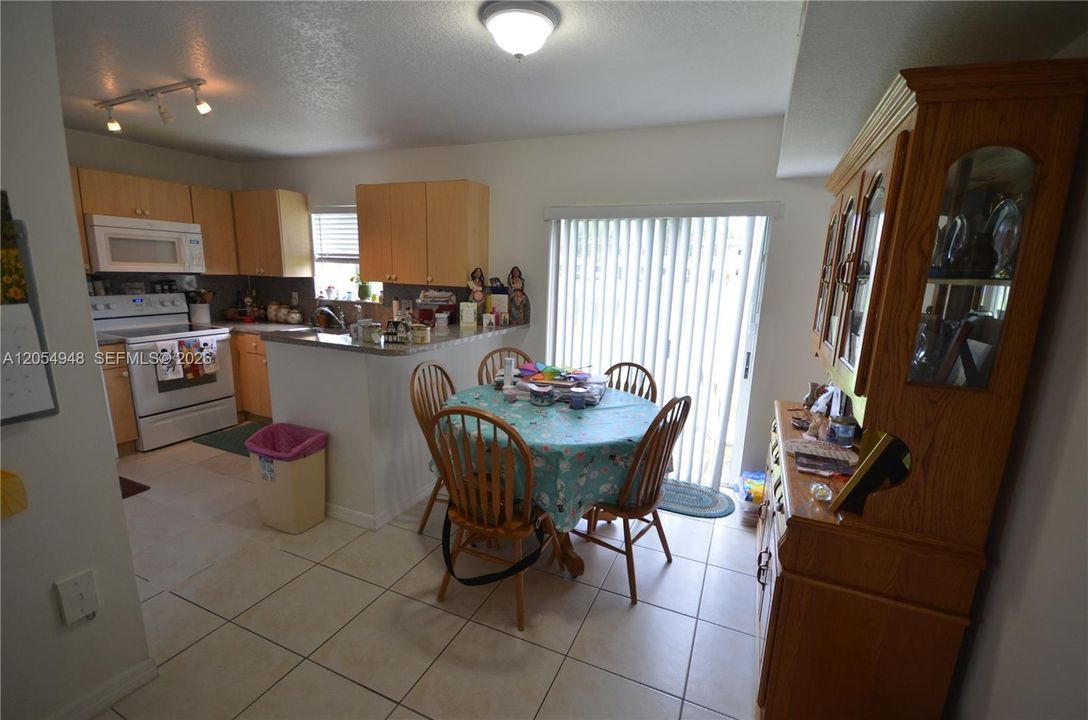 For Sale: $280,000 (3 beds, 2 baths, 1099 Square Feet)
