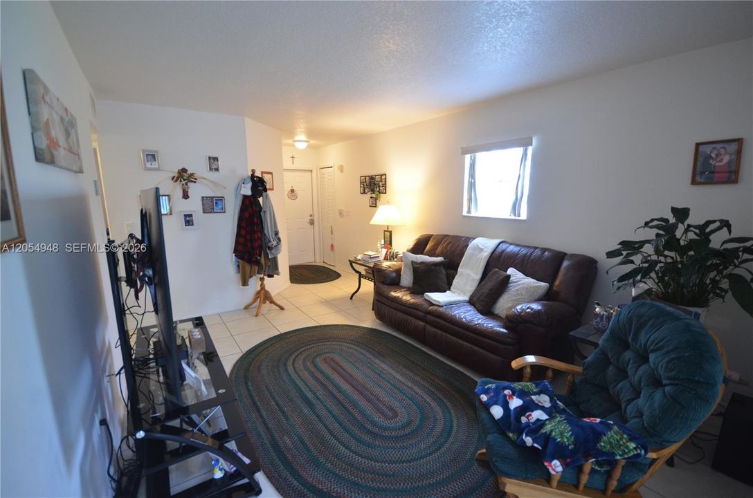 For Sale: $280,000 (3 beds, 2 baths, 1099 Square Feet)