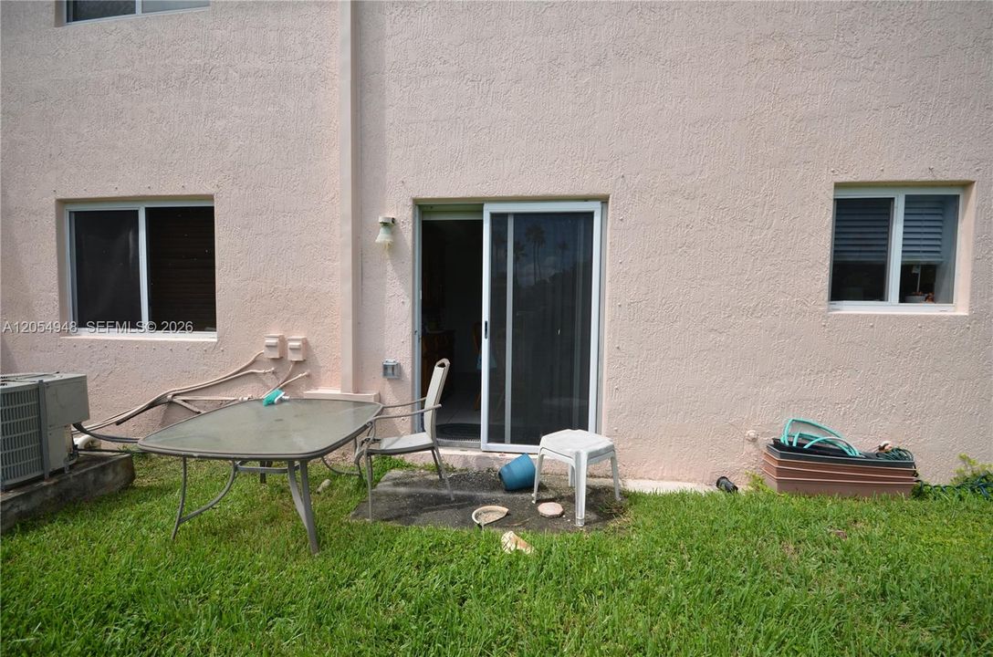 For Sale: $280,000 (3 beds, 2 baths, 1099 Square Feet)