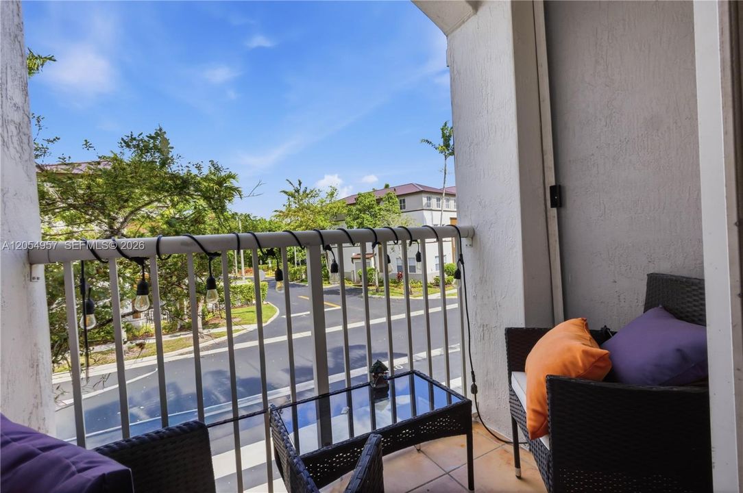 En Venta: $399,000 (2 camas, 2 baños, 1205 Pies cuadrados)