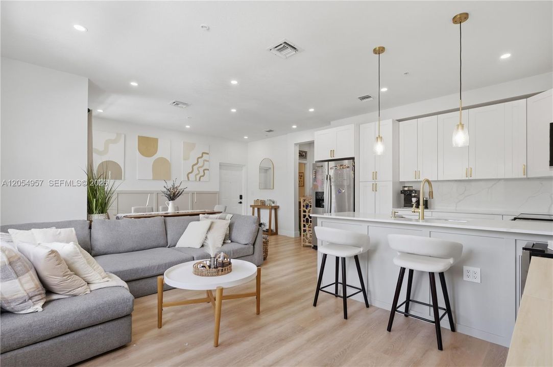 En Venta: $399,000 (2 camas, 2 baños, 1205 Pies cuadrados)