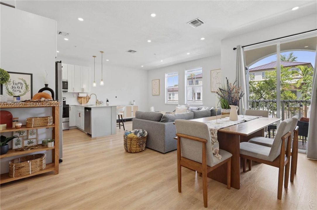 En Venta: $399,000 (2 camas, 2 baños, 1205 Pies cuadrados)
