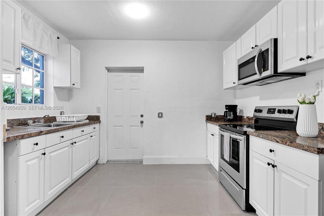 В аренду: $3,500 (3 спален, 2 ванн, 1086 Квадратных фут)