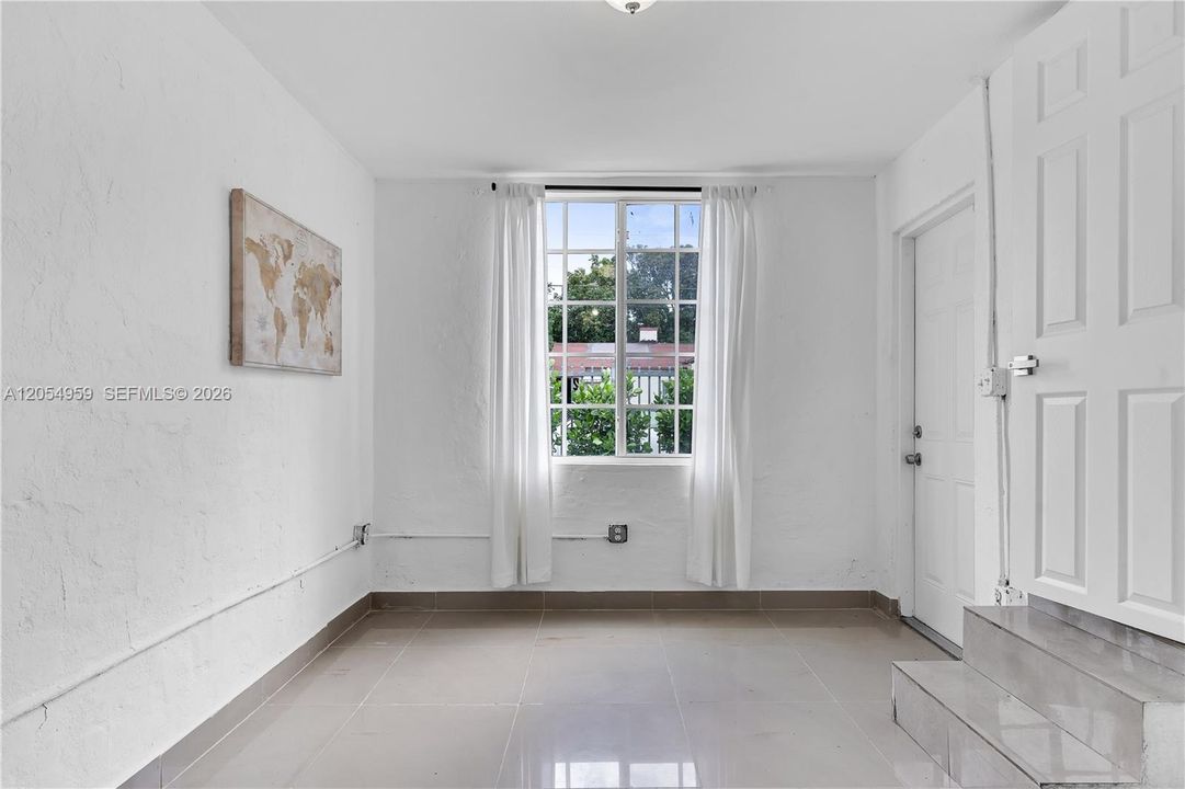 В аренду: $3,500 (3 спален, 2 ванн, 1086 Квадратных фут)