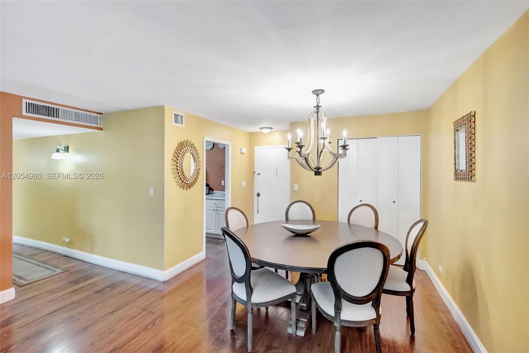 En Venta: $450,000 (2 camas, 2 baños, 1300 Pies cuadrados)