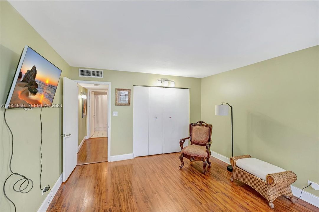 En Venta: $450,000 (2 camas, 2 baños, 1300 Pies cuadrados)