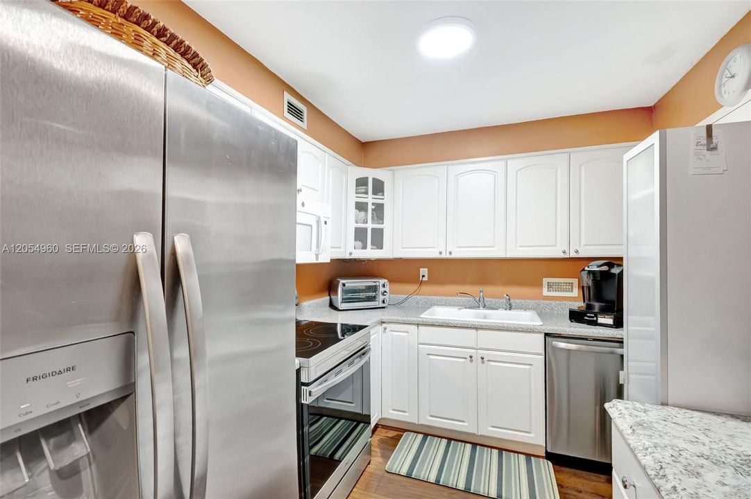 En Venta: $450,000 (2 camas, 2 baños, 1300 Pies cuadrados)