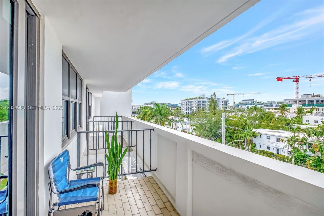 En Venta: $450,000 (2 camas, 2 baños, 1300 Pies cuadrados)