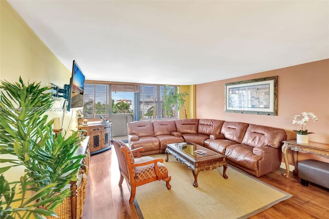 En Venta: $450,000 (2 camas, 2 baños, 1300 Pies cuadrados)
