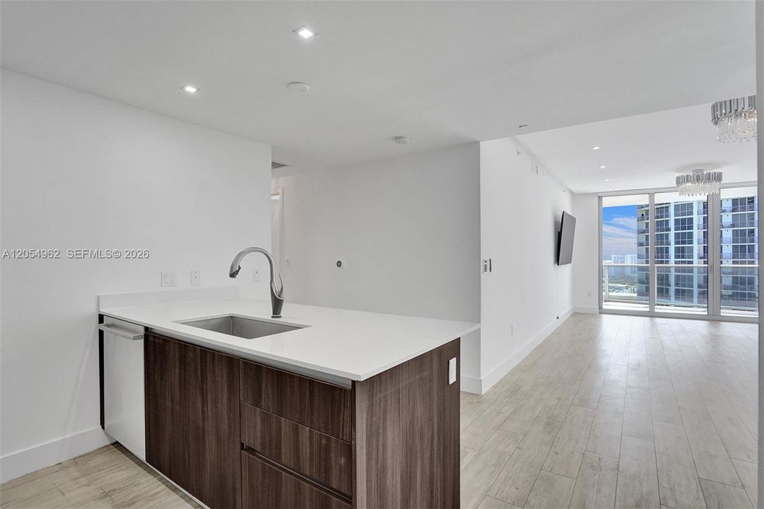 For Rent: $7,500 (3 beds, 3 baths, 1592 Square Feet)