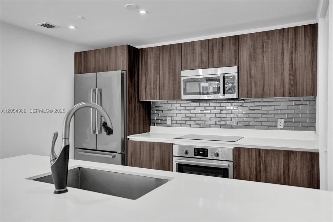 For Rent: $7,500 (3 beds, 3 baths, 1592 Square Feet)