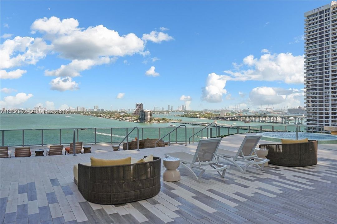 For Rent: $7,500 (3 beds, 3 baths, 1592 Square Feet)