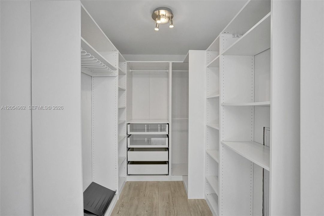 For Rent: $7,500 (3 beds, 3 baths, 1592 Square Feet)