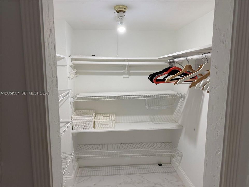 В аренду: $7,800 (3 спален, 2 ванн, 2080 Квадратных фут)