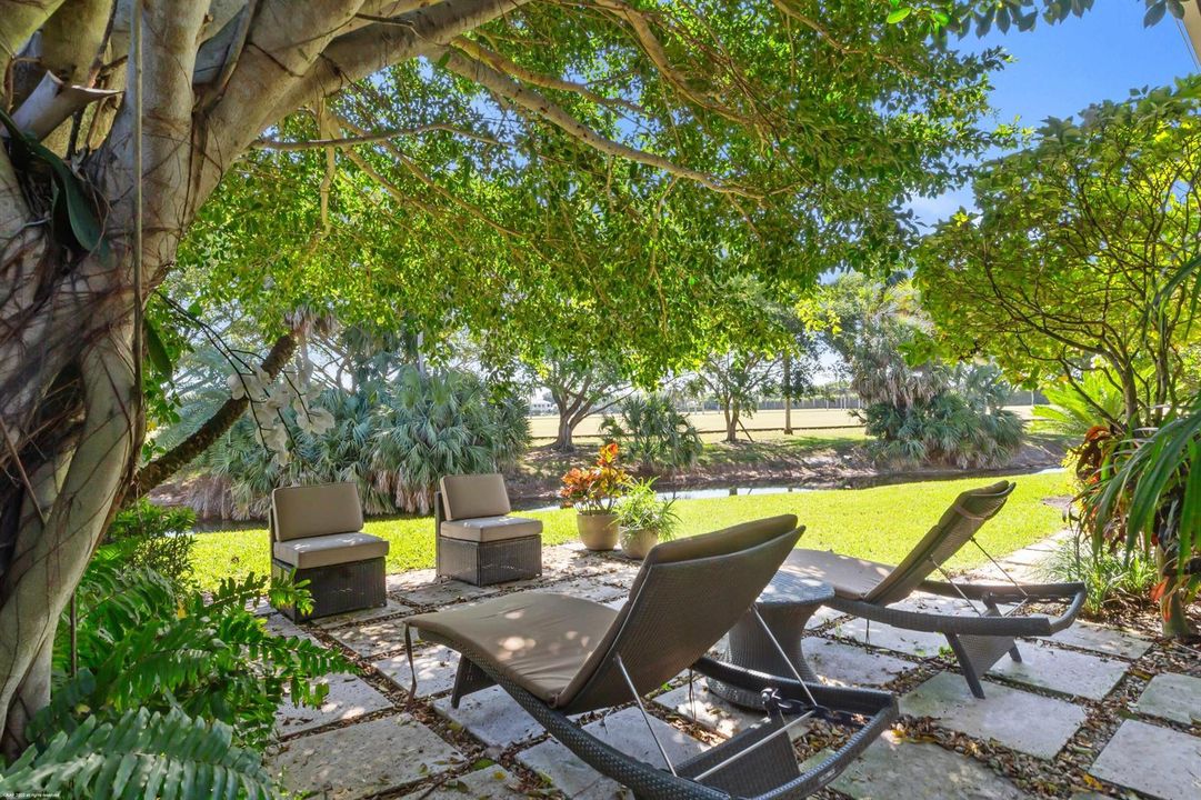 2810 Polo Island