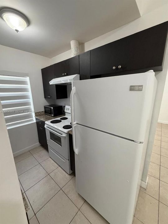 For Rent: $1,600 (1 beds, 1 baths, 6000 Square Feet)