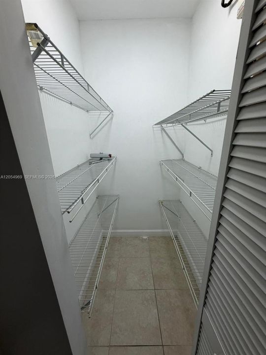 For Rent: $1,600 (1 beds, 1 baths, 6000 Square Feet)