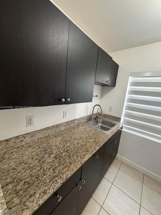 For Rent: $1,600 (1 beds, 1 baths, 6000 Square Feet)