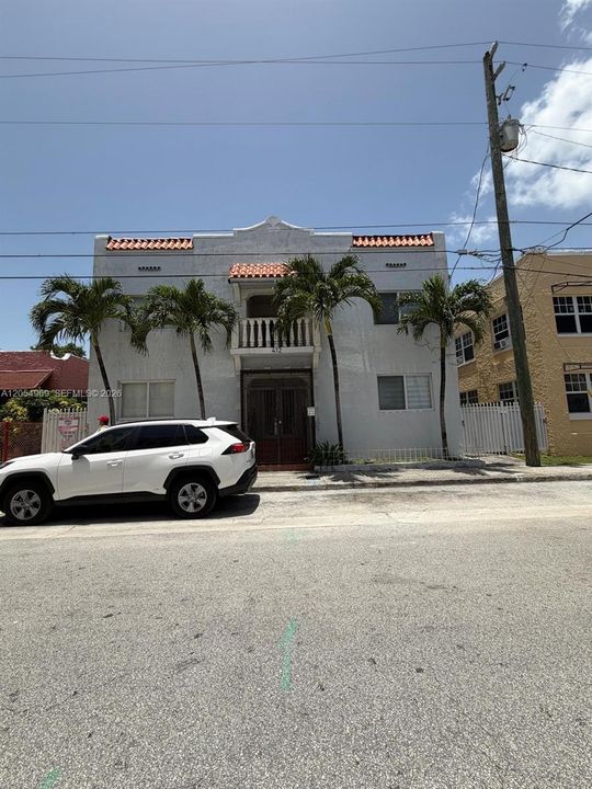For Rent: $1,600 (1 beds, 1 baths, 6000 Square Feet)
