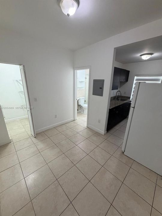 For Rent: $1,600 (1 beds, 1 baths, 6000 Square Feet)