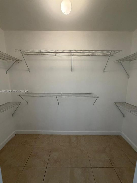 For Rent: $1,600 (1 beds, 1 baths, 6000 Square Feet)