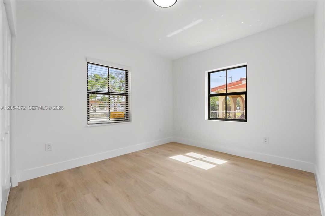 Recently Rented: $2,900 (3 beds, 1 baths, 1478 Square Feet)