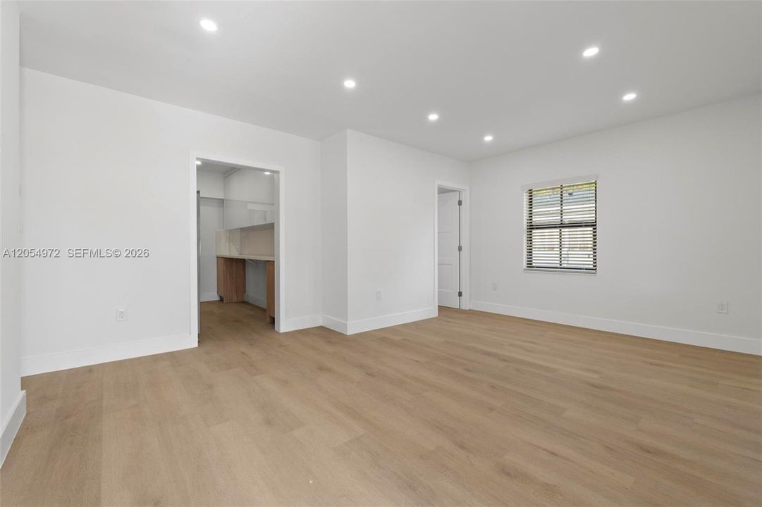 Recently Rented: $2,900 (3 beds, 1 baths, 1478 Square Feet)