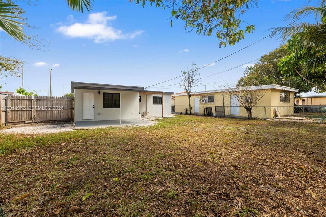 Recently Rented: $2,900 (3 beds, 1 baths, 1478 Square Feet)