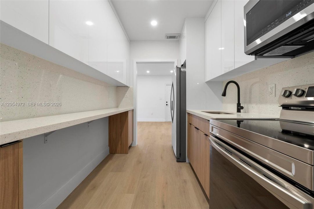 Recently Rented: $2,900 (3 beds, 1 baths, 1478 Square Feet)