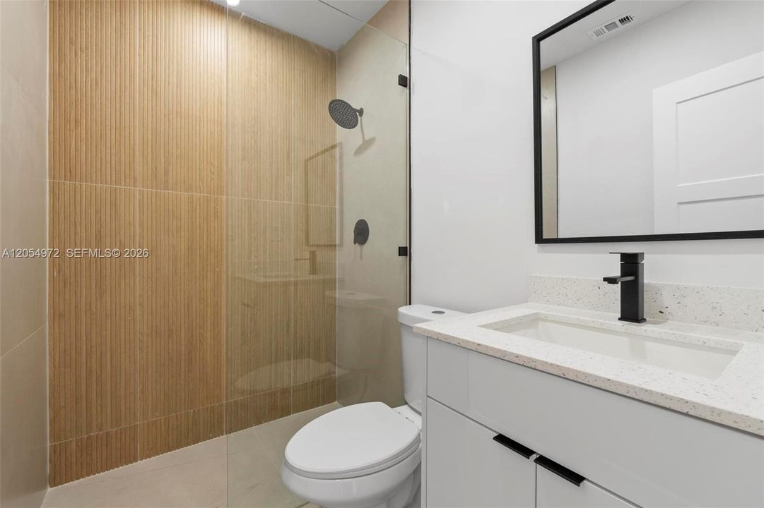 Recently Rented: $2,900 (3 beds, 1 baths, 1478 Square Feet)