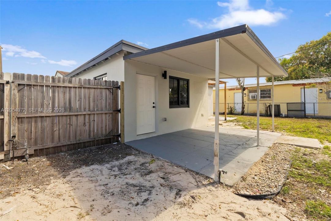 Recently Rented: $2,900 (3 beds, 1 baths, 1478 Square Feet)