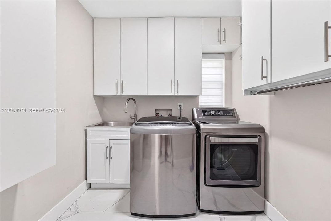 En Venta: $3,200,000 (4 camas, 3 baños, 2663 Pies cuadrados)