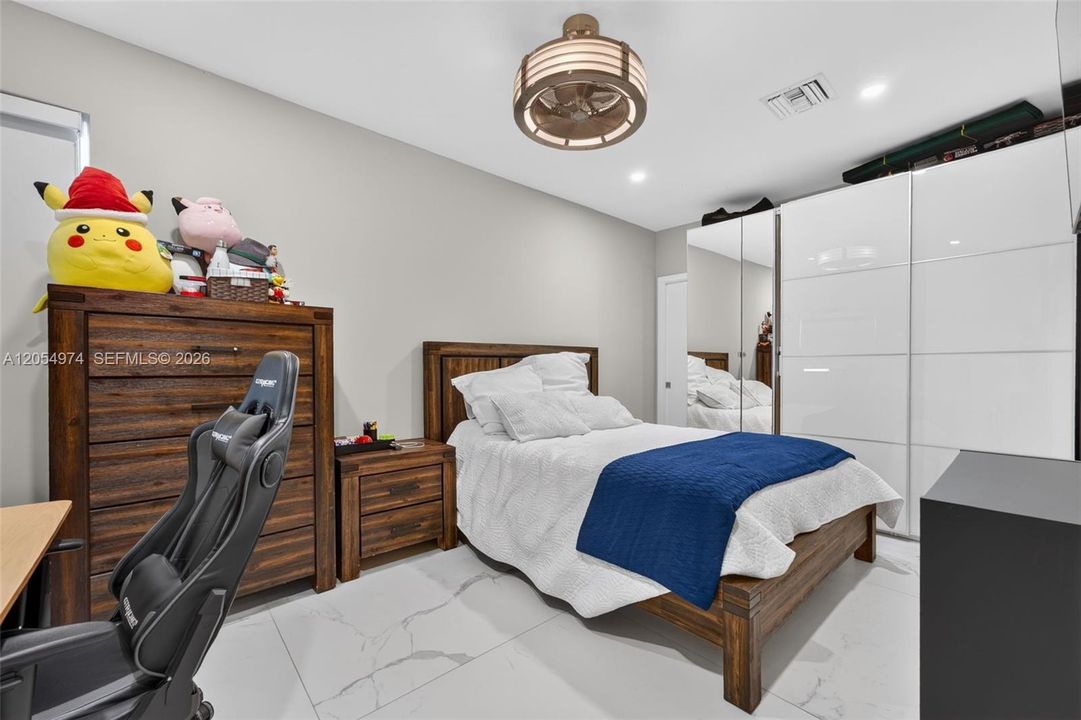 En Venta: $3,200,000 (4 camas, 3 baños, 2663 Pies cuadrados)