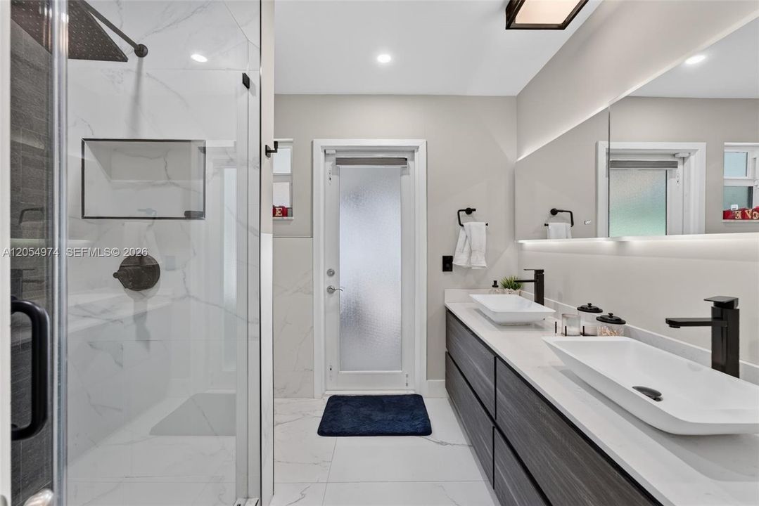 En Venta: $3,200,000 (4 camas, 3 baños, 2663 Pies cuadrados)