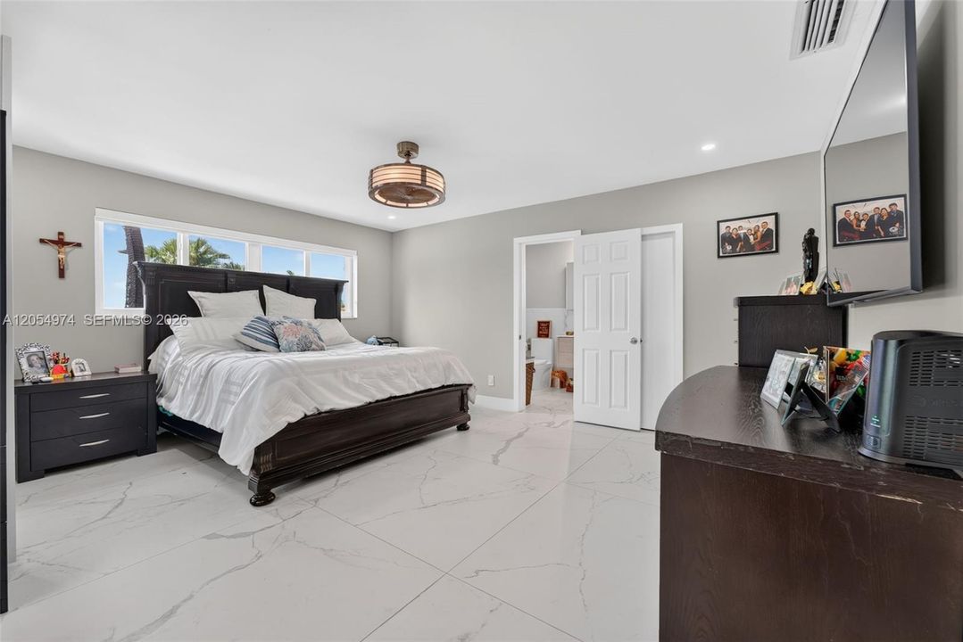 En Venta: $3,200,000 (4 camas, 3 baños, 2663 Pies cuadrados)