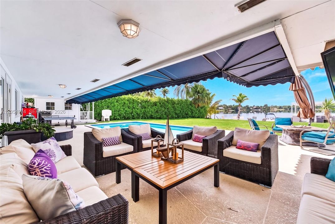 En Venta: $3,200,000 (4 camas, 3 baños, 2663 Pies cuadrados)