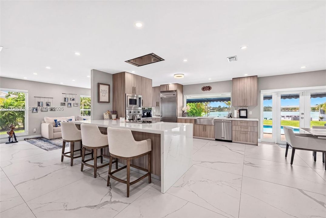 En Venta: $3,200,000 (4 camas, 3 baños, 2663 Pies cuadrados)