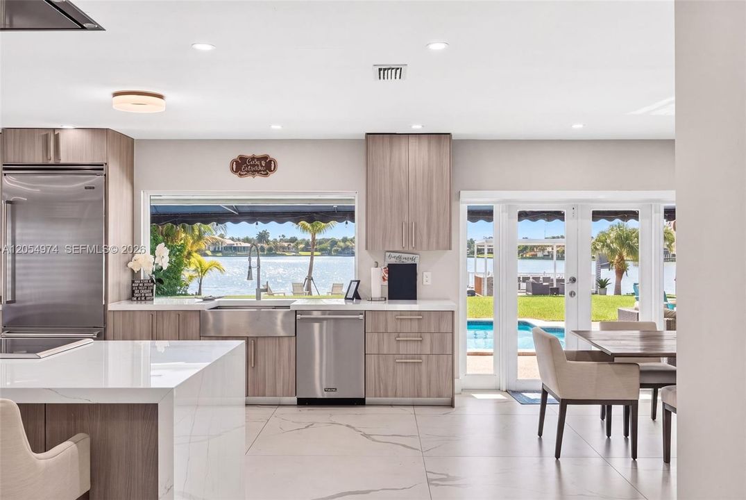 En Venta: $3,200,000 (4 camas, 3 baños, 2663 Pies cuadrados)