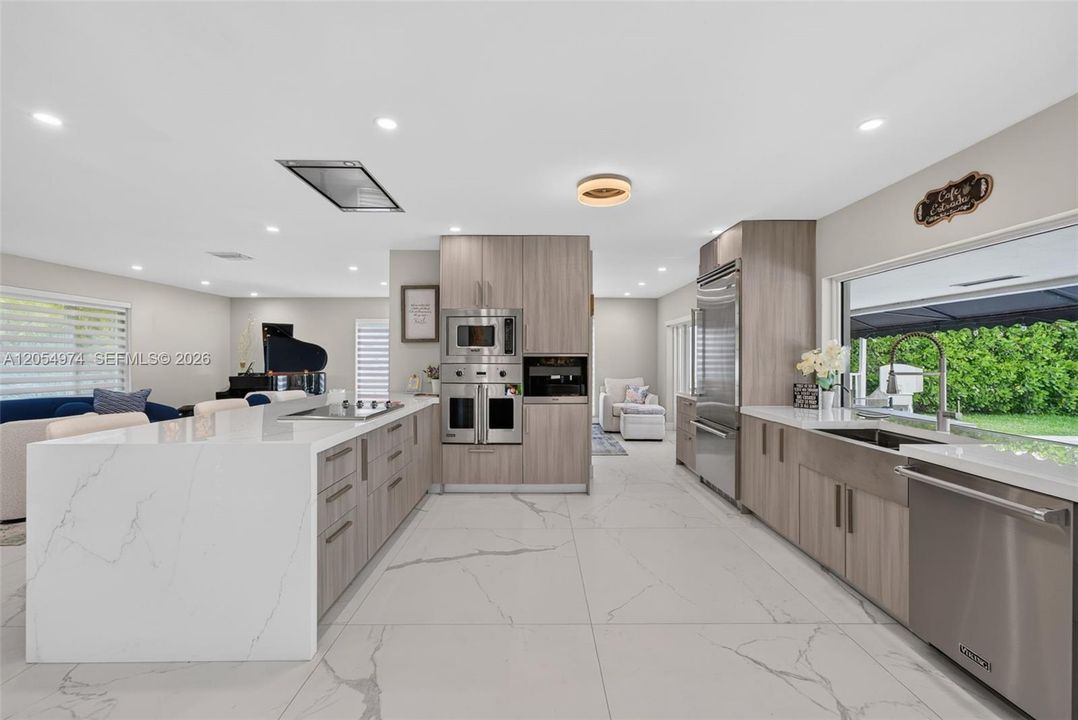 En Venta: $3,200,000 (4 camas, 3 baños, 2663 Pies cuadrados)