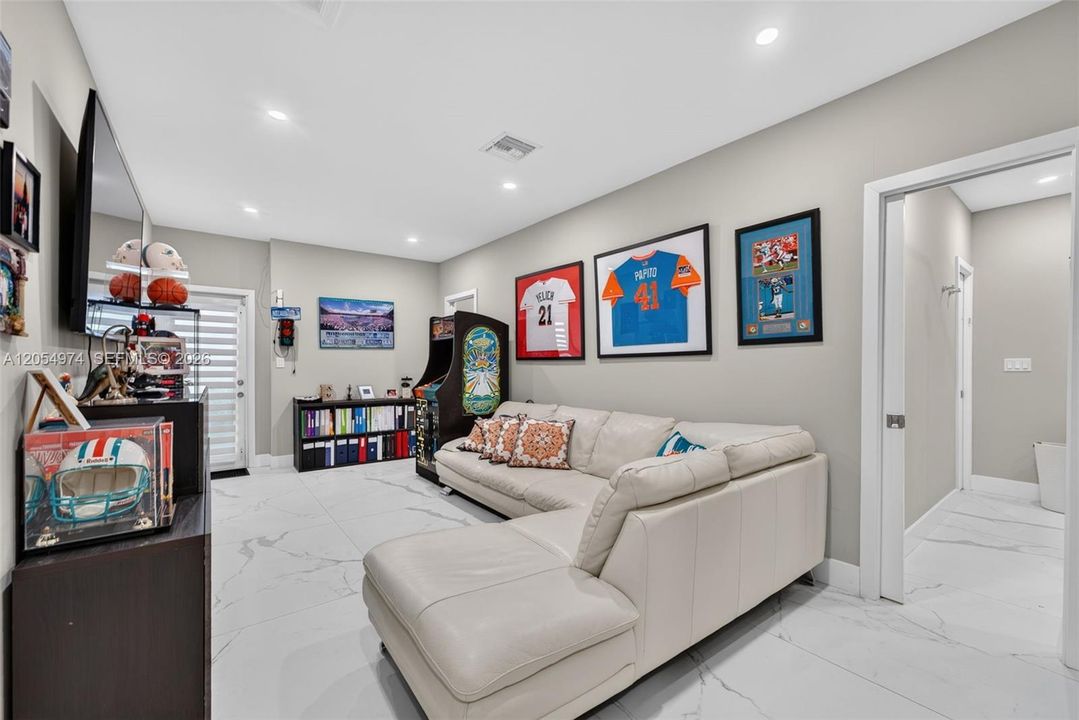En Venta: $3,200,000 (4 camas, 3 baños, 2663 Pies cuadrados)