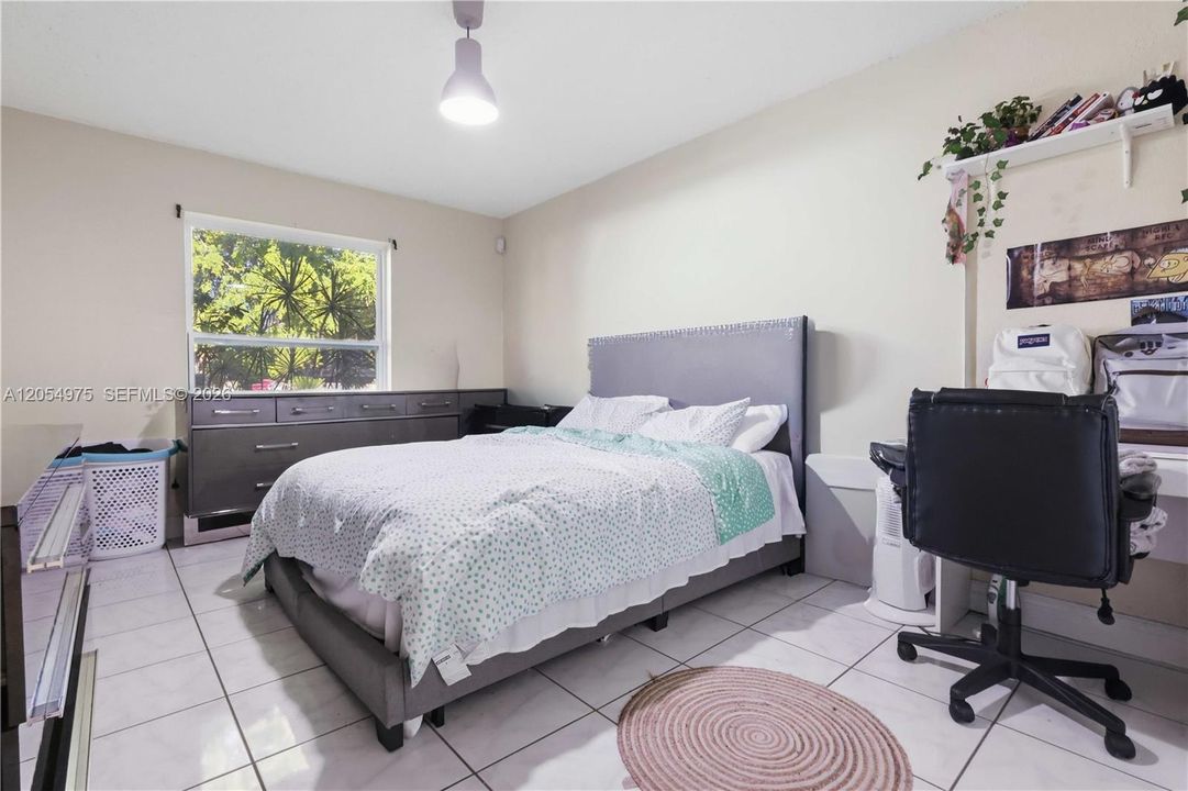For Sale: $330,000 (2 beds, 2 baths, 1595 Square Feet)