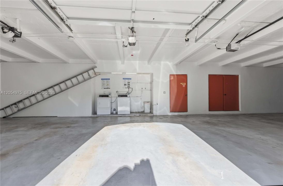 For Sale: $330,000 (2 beds, 2 baths, 1595 Square Feet)