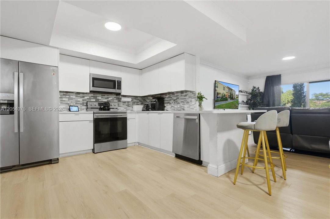 For Sale: $330,000 (2 beds, 2 baths, 1595 Square Feet)