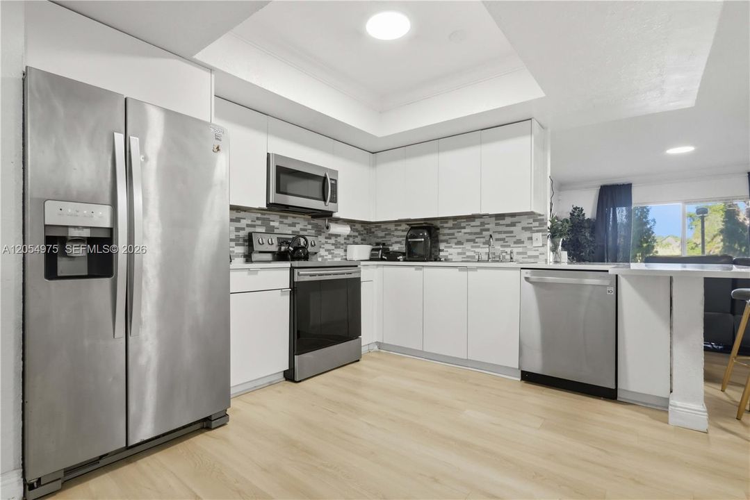 For Sale: $330,000 (2 beds, 2 baths, 1595 Square Feet)