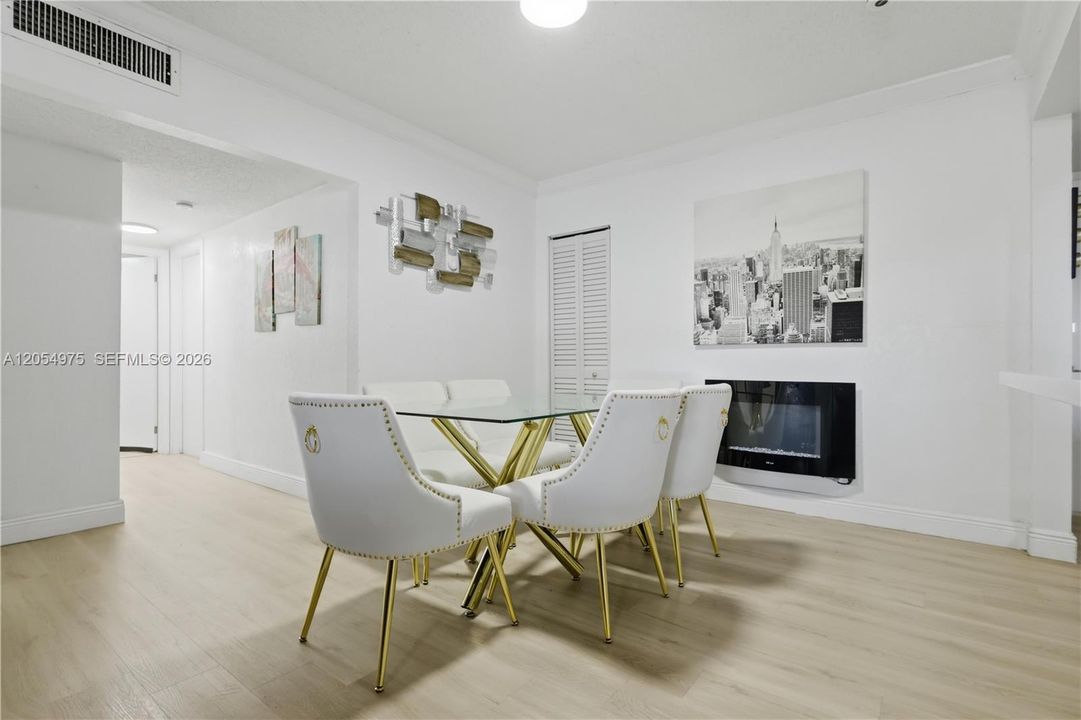 For Sale: $330,000 (2 beds, 2 baths, 1595 Square Feet)