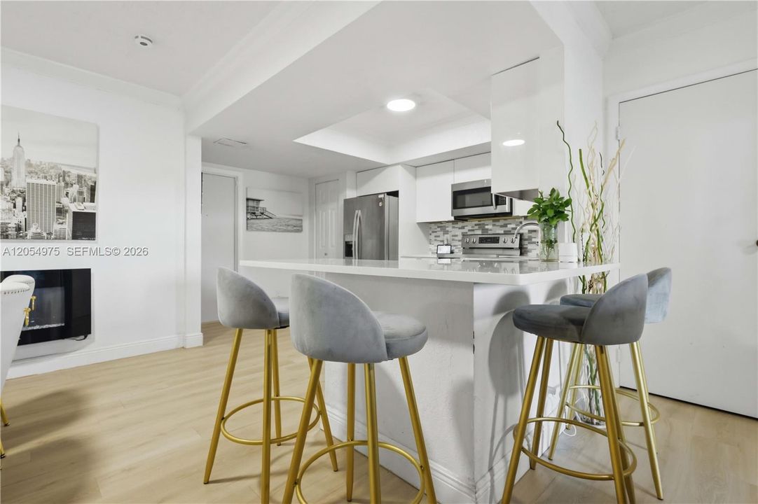 For Sale: $330,000 (2 beds, 2 baths, 1595 Square Feet)