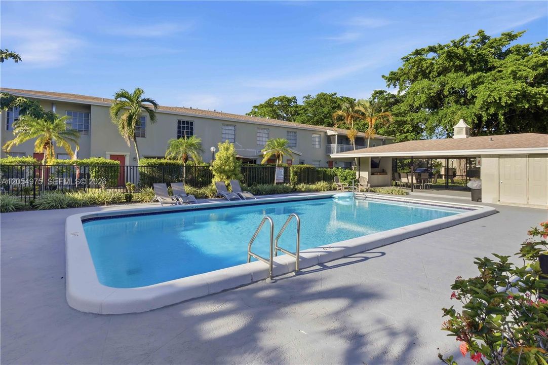 For Sale: $330,000 (2 beds, 2 baths, 1595 Square Feet)