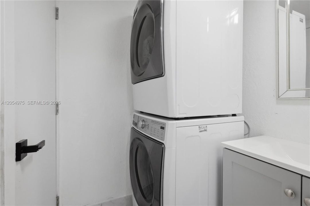 For Sale: $330,000 (2 beds, 2 baths, 1595 Square Feet)